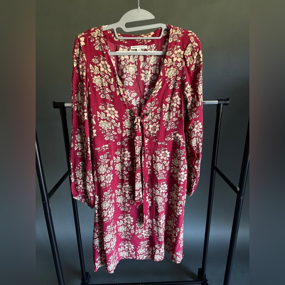 American Eagle Outfitters Size M Red Buttoned Long Sleeve Prairie Paisley